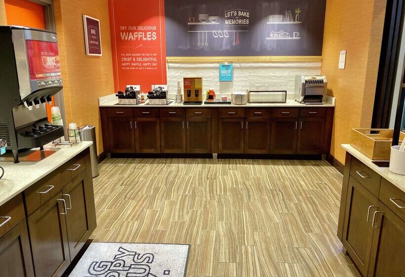 فندق Hampton Inn & Suites Deland