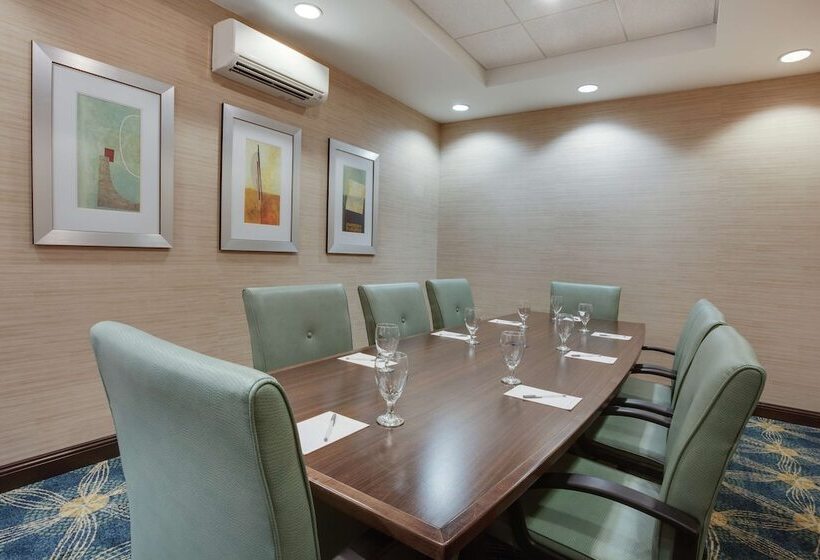 فندق Hampton Inn & Suites Deland