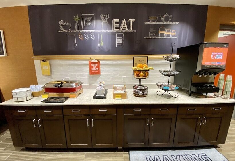 فندق Hampton Inn & Suites Deland