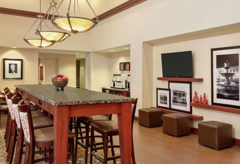 בית מלון כפרי Hampton Inn & Suites Prattville