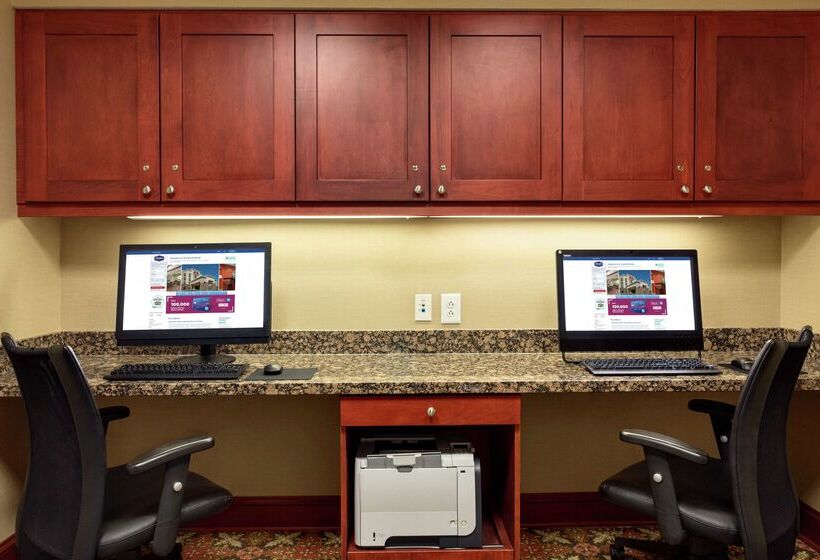 בית מלון כפרי Hampton Inn & Suites Prattville