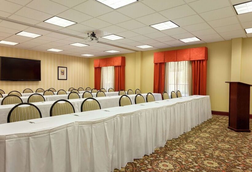 בית מלון כפרי Hampton Inn & Suites Prattville