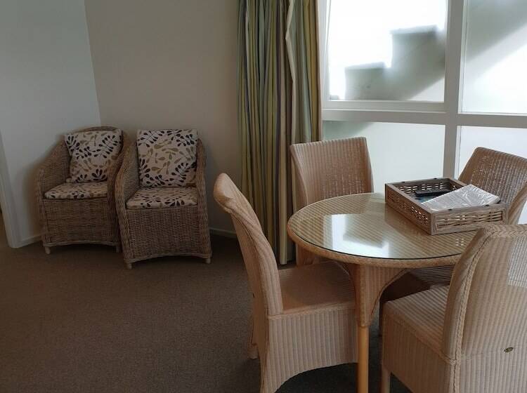 בית מלון כפרי Hananui Lodge And Apartments