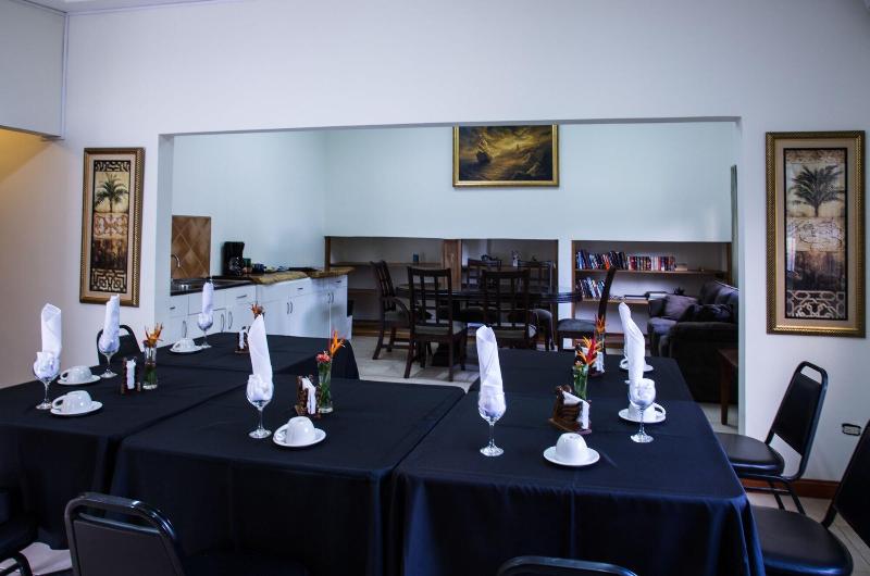 בית מלון כפרי Jaco Laguna Resort & Beach Club