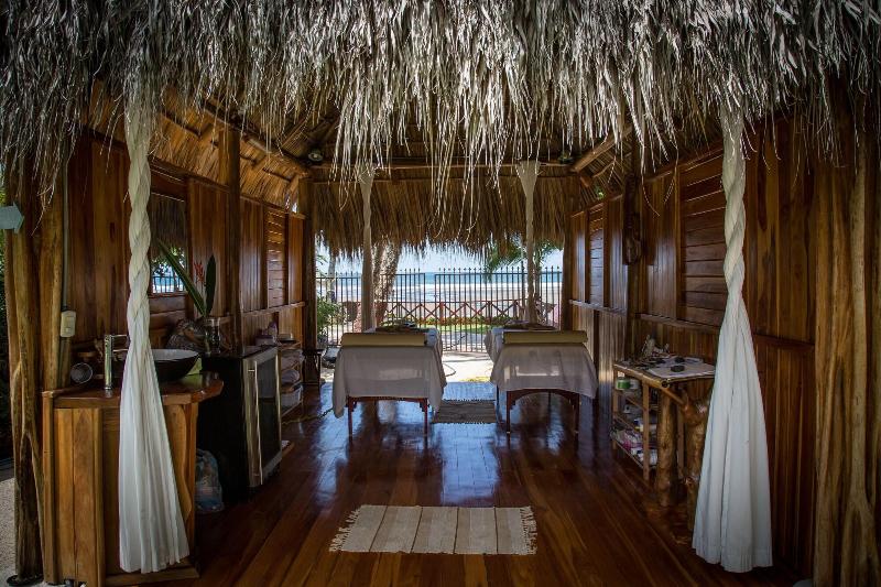 בית מלון כפרי Jaco Laguna Resort & Beach Club