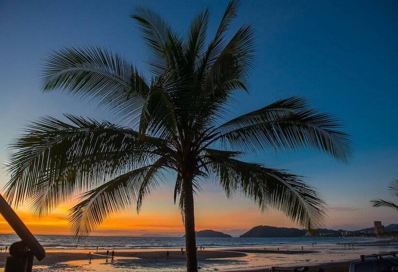 בית מלון כפרי Jaco Laguna Resort & Beach Club