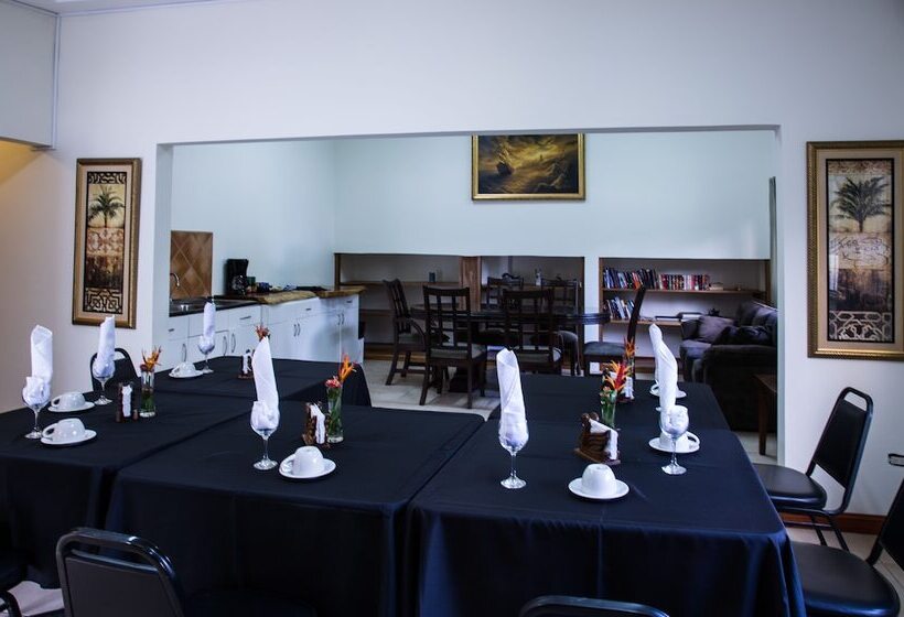 בית מלון כפרי Jaco Laguna Resort & Beach Club