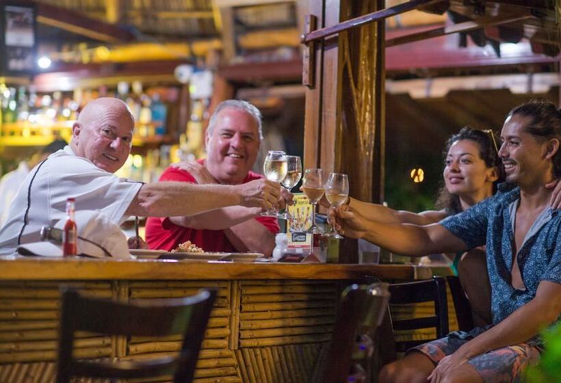 בית מלון כפרי Jaco Laguna Resort & Beach Club