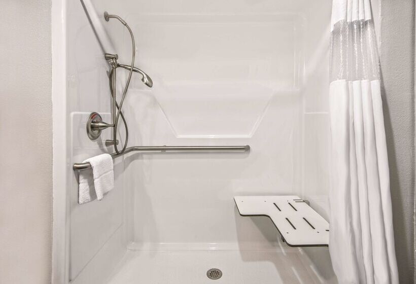 Отель La Quinta By Wyndham Victoria   South