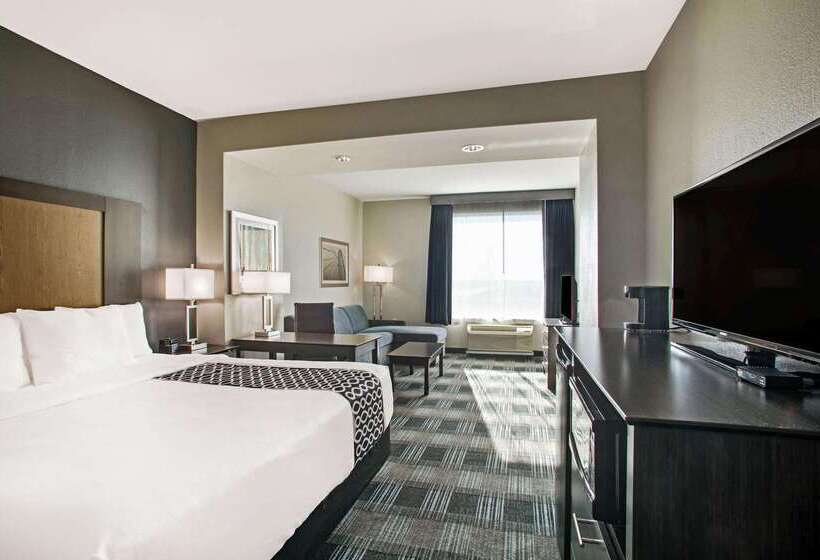 Отель La Quinta By Wyndham Victoria   South