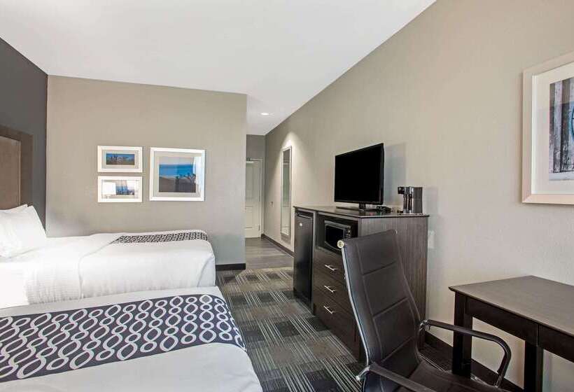 Отель La Quinta By Wyndham Victoria   South