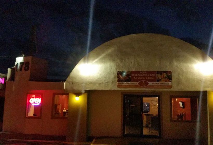 Отель Lakeview Inn & Suites