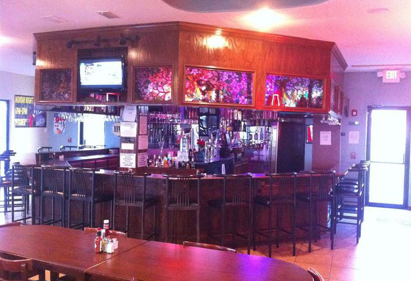 Отель Lakeview Inn & Suites