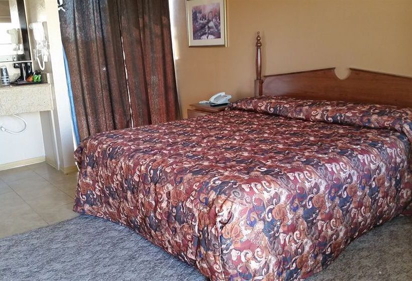Отель Lakeview Inn & Suites