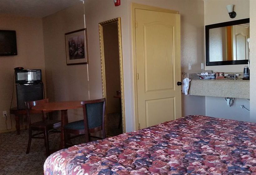Отель Lakeview Inn & Suites