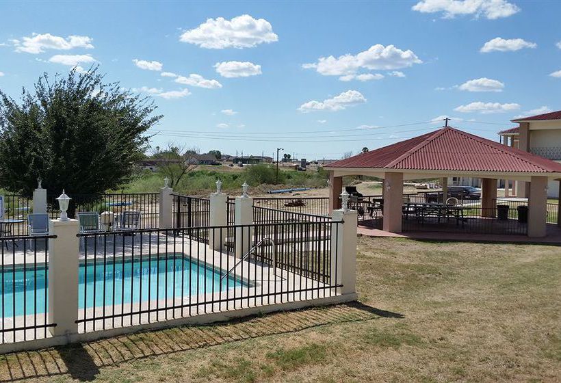 Отель Lakeview Inn & Suites