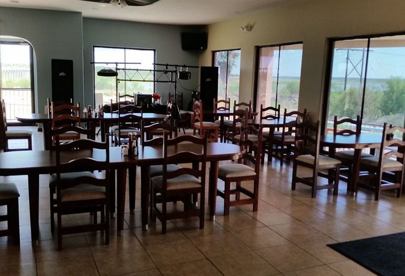 Отель Lakeview Inn & Suites