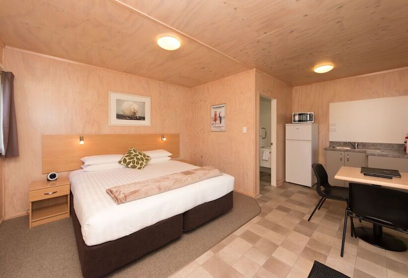 فندق Martinborough Top 10 Holiday Park