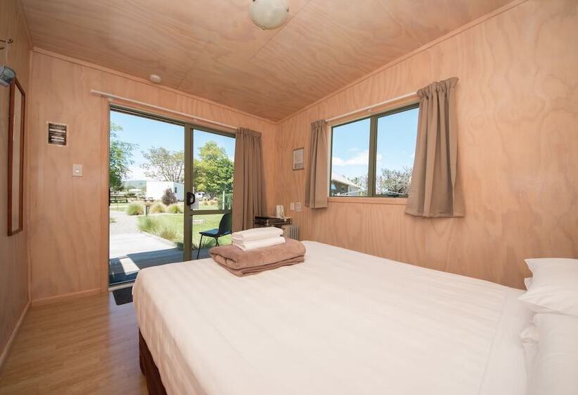 فندق Martinborough Top 10 Holiday Park