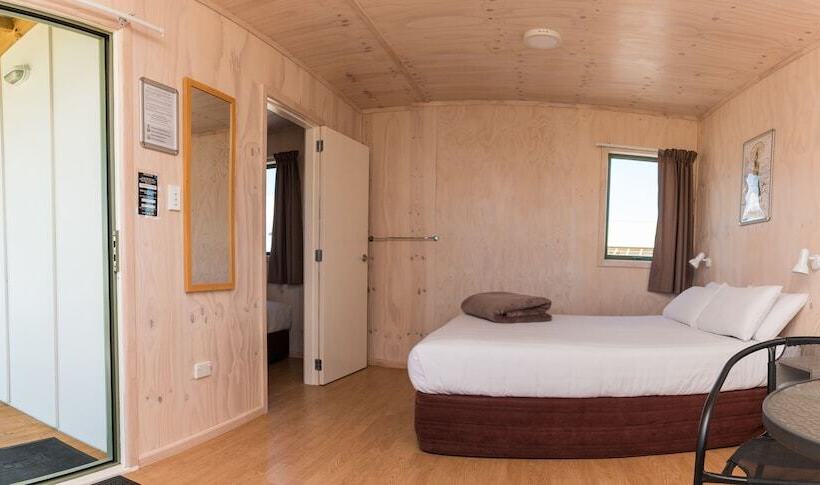 فندق Martinborough Top 10 Holiday Park