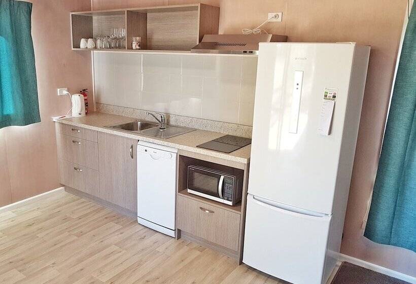 فندق Martinborough Top 10 Holiday Park