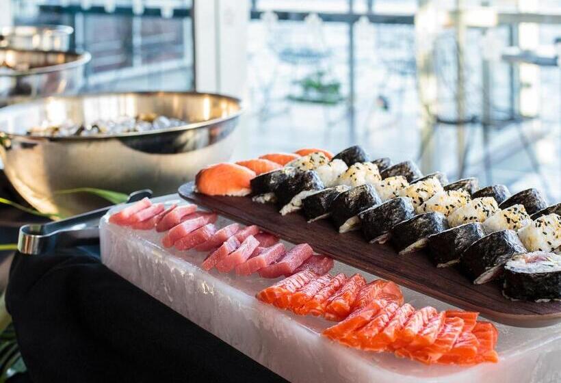 ホテル Mercure Sunshine Coast Kawana Waters