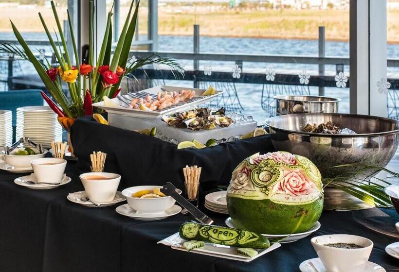 ホテル Mercure Sunshine Coast Kawana Waters