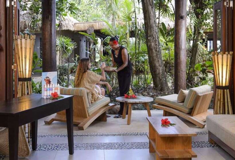 هتل Nanuku Resort Fiji
