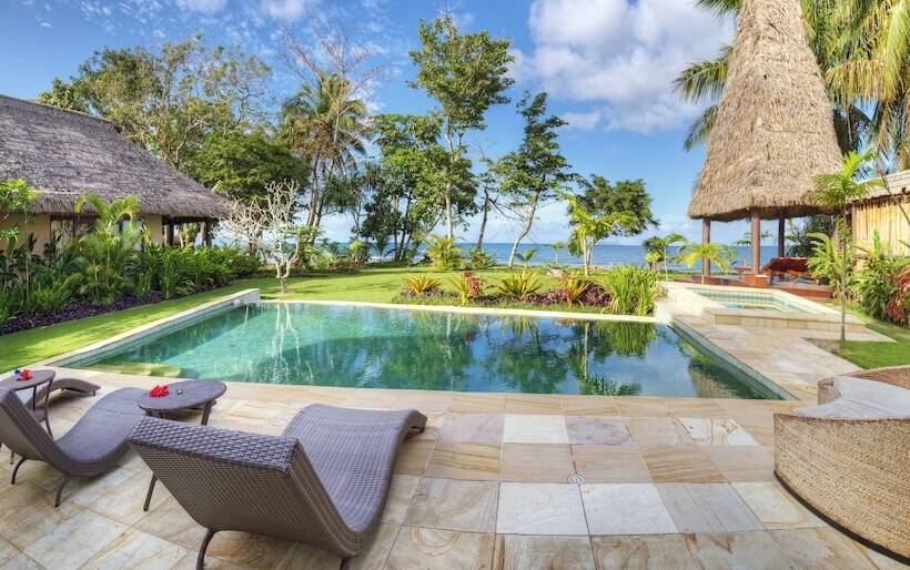 هتل Nanuku Resort Fiji