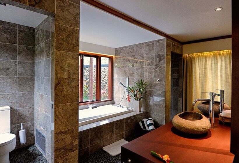 酒店 Nanuku Resort Fiji