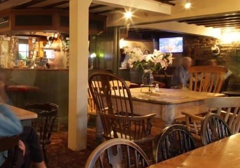 בית מלון כפרי Royal Oak