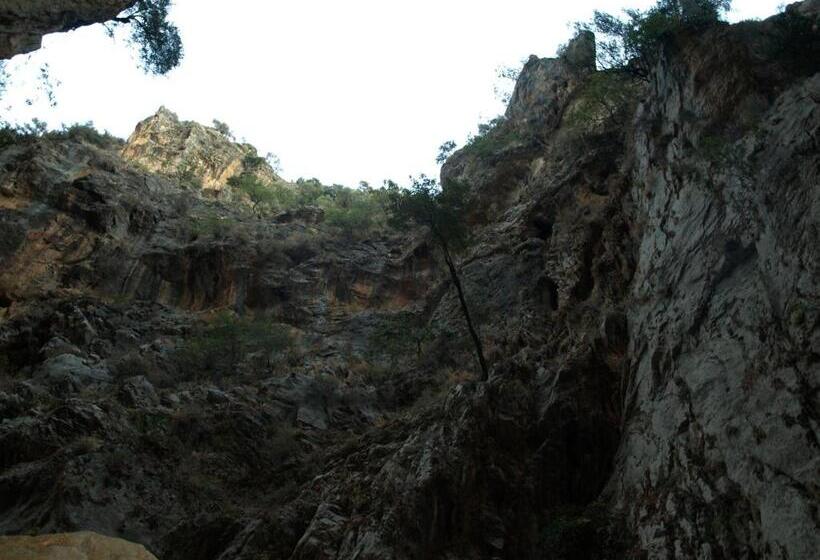 בית מלון כפרי Sarikampos Beach