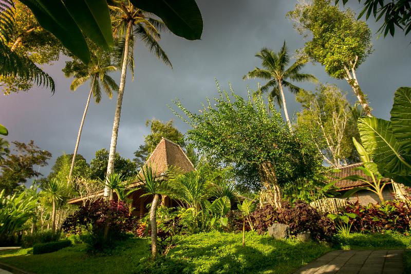 בית מלון כפרי Senetan Villas And Spa Resort