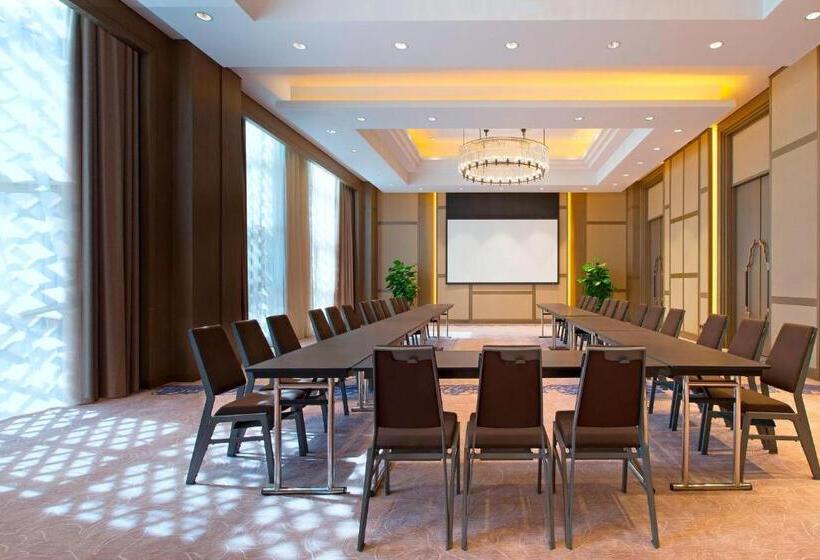 Отель Sheraton Grand Xishuangbanna