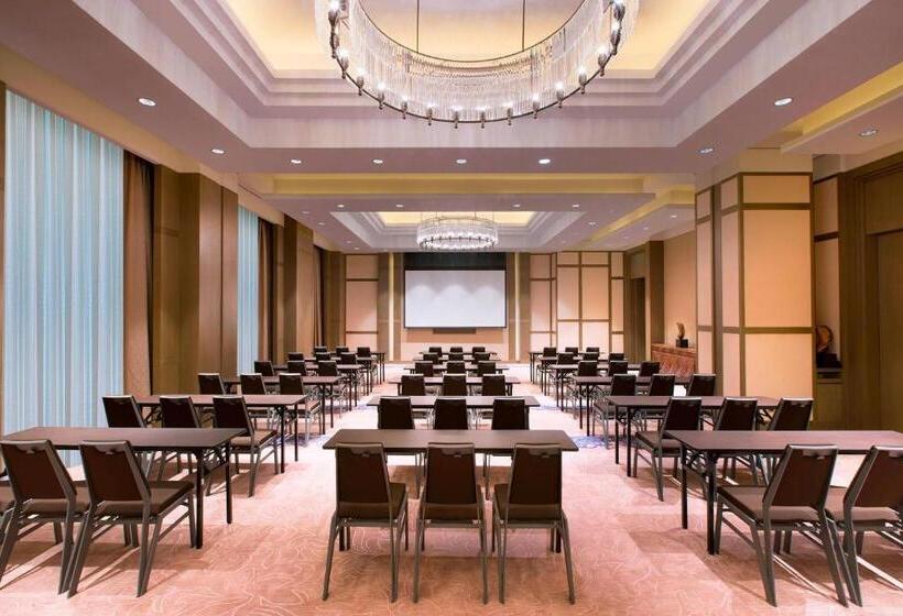 Отель Sheraton Grand Xishuangbanna