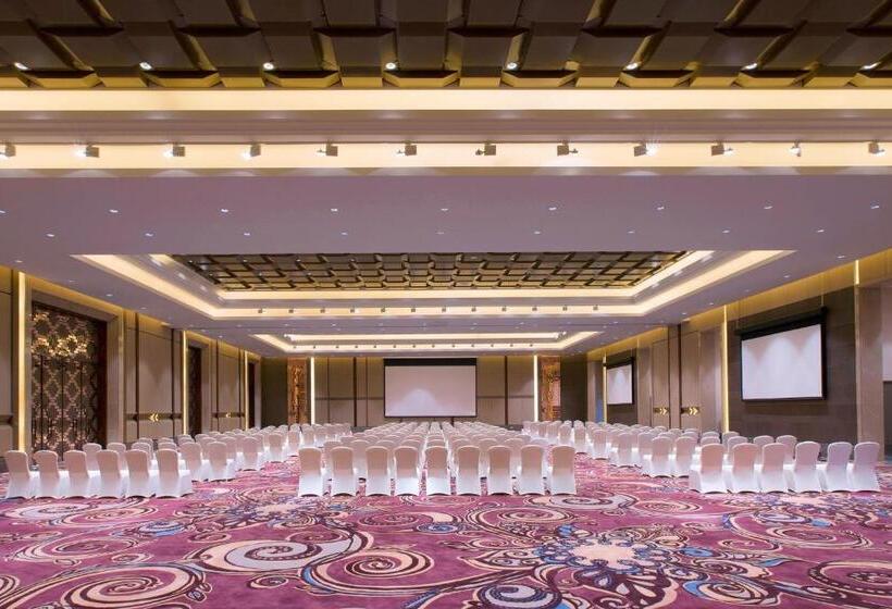 Отель Sheraton Grand Xishuangbanna