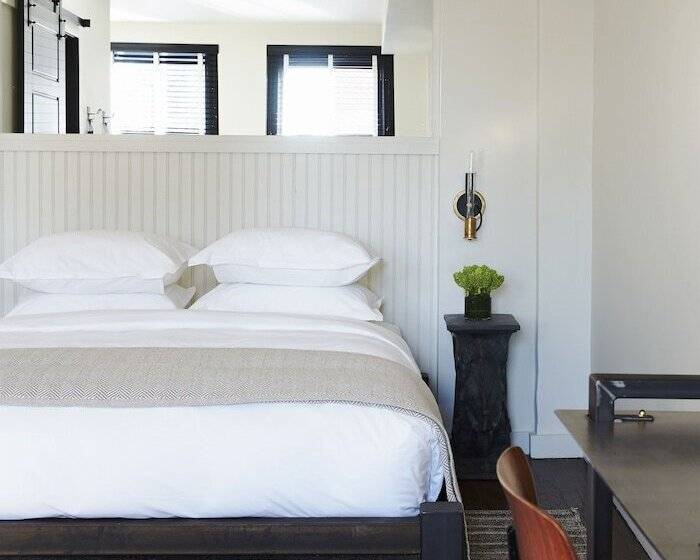 The Dean Hotel, An Ash