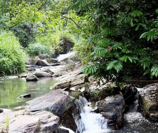 ホテル The Kandy Samadhi Centre