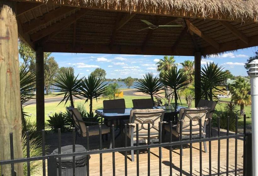 מוטל Capricorn Motor Inn