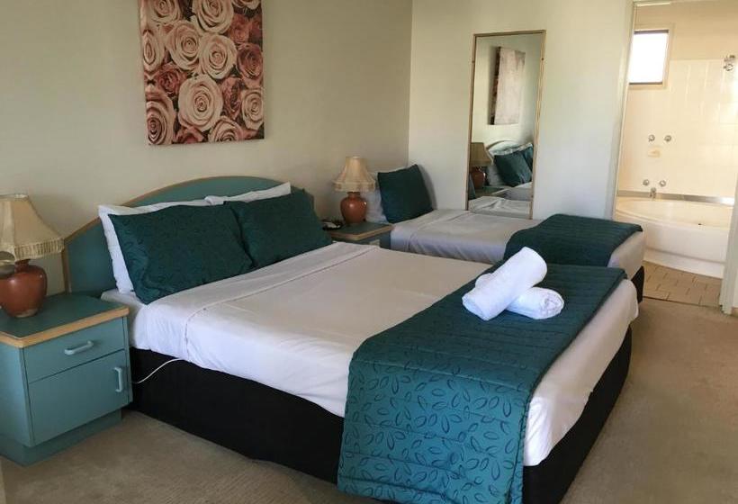 מוטל Capricorn Motor Inn