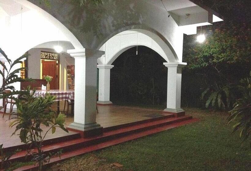 膳宿费 Avon Hikkaduwa Guest House