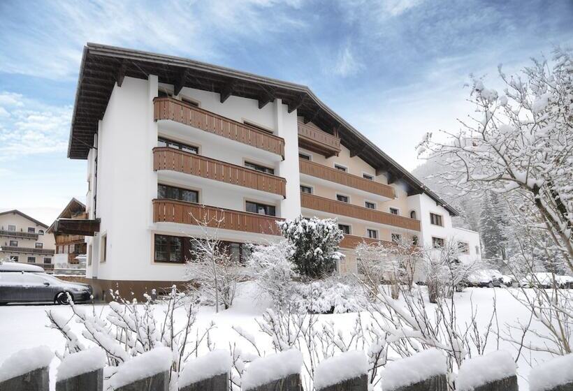 Quality Hosts Arlberg Hotel Garni Mössmer