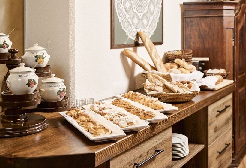 Quality Hosts Arlberg Hotel Garni Mössmer