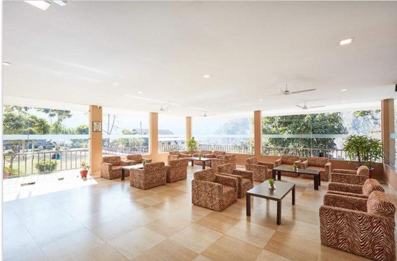 리조트 Sterling Corbett