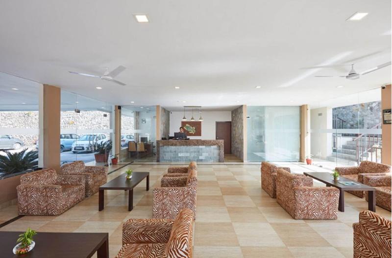 리조트 Sterling Corbett