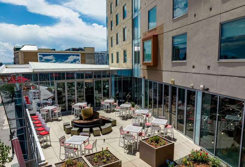 The Art Hotel Denver, Curio Collection By Hilton