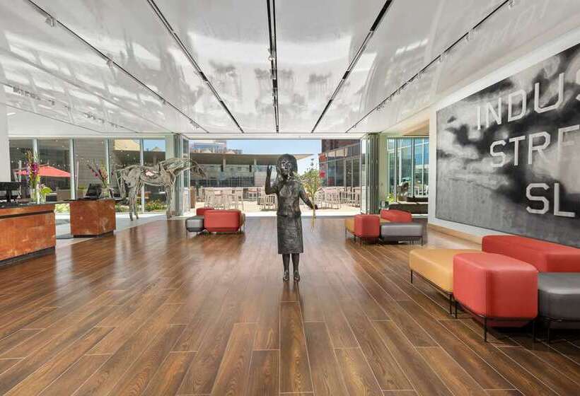 The Art Hotel Denver, Curio Collection By Hilton