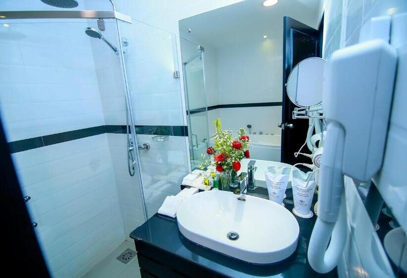 The Covanro Airport Hotel   Katunayake