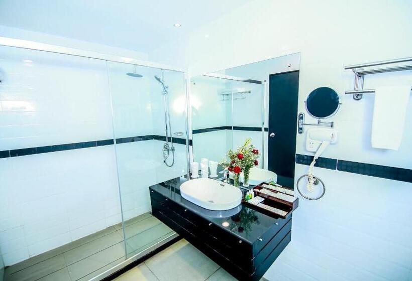 The Covanro Airport Hotel   Katunayake