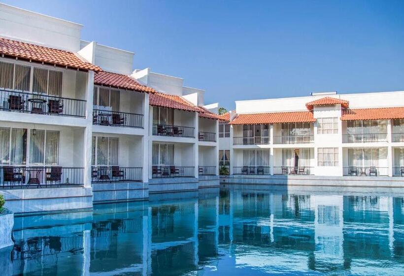 The Covanro Airport Hotel   Katunayake